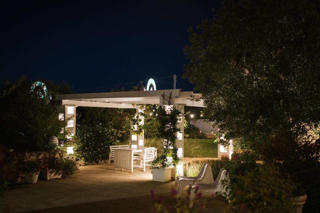 Prestigiosa Villa Con Piscina Condominiale Monopoli Exterior foto